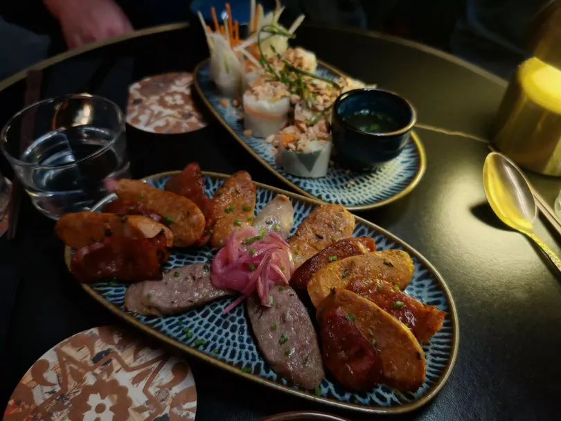 Mon-avis-sur-le-bar-a-cocktails-et-tapas-Kinagua-Paris-19-scaled.webp