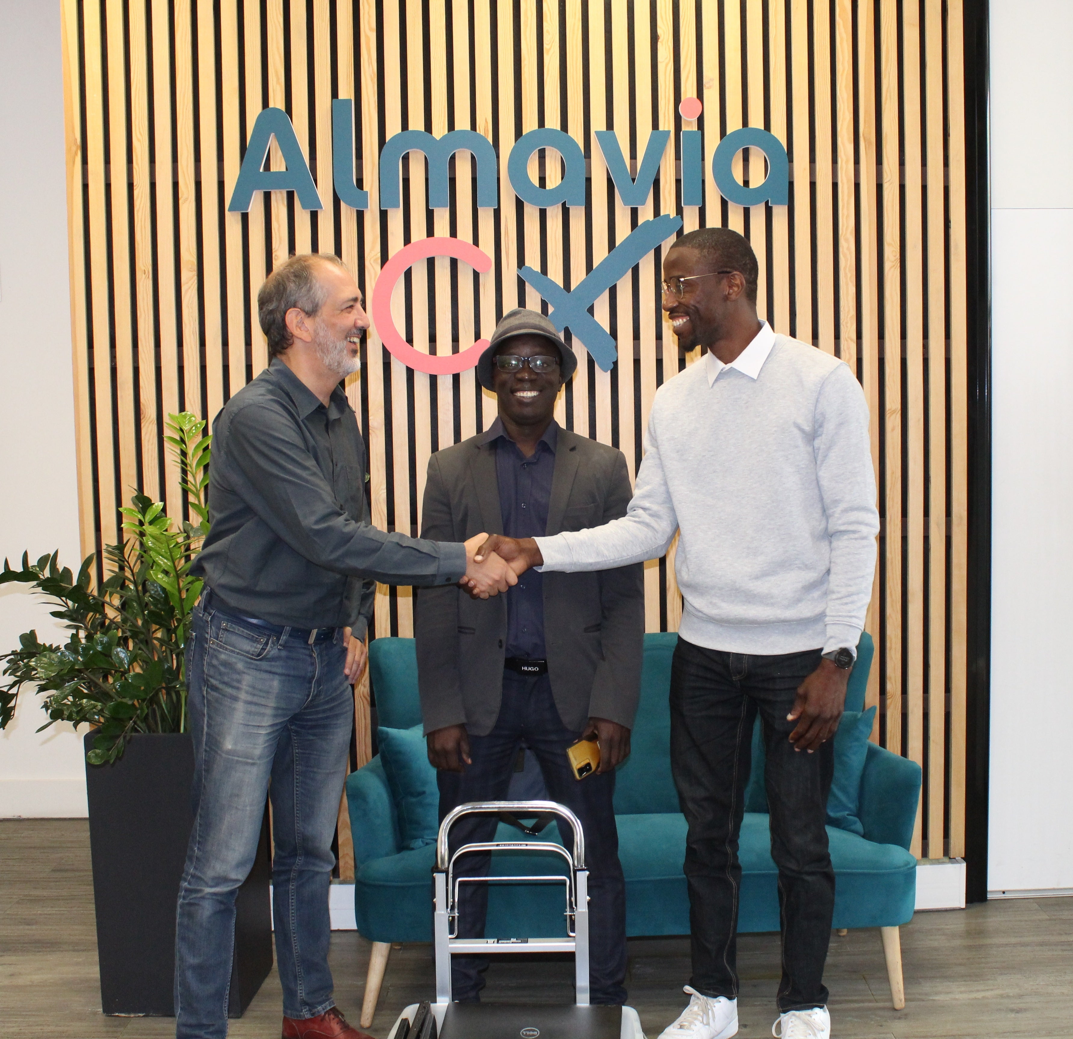 Almavia CX fait don de matériels informatiques à l'association des ...